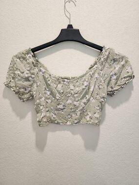 Hollister Sage Green Floral Puff-Sleeve Crop Top